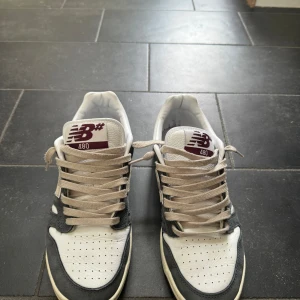 New balance 480 - New Balance 480 i vitt och grått.   Använda fåtal gånger, storlek 44,5.