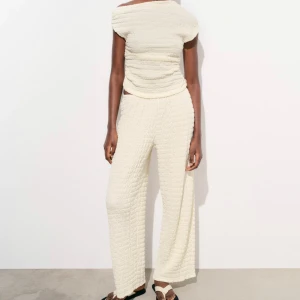 Linne tröja  - Säljer denna linne tröjan från Zara  💕 