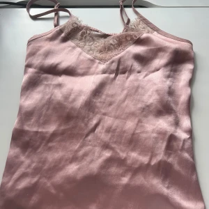 Spets topp - Spets topp i storlek xs-s. Skriv för fler bilder