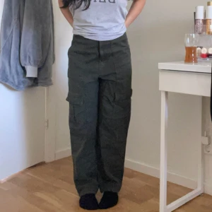 Cargo pants  - Gröna cargo byxor som jag inte använder längre