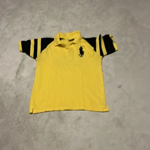 Polo Ralph Lauren pike - Säljer min Ralph Lauren piké skick 9,5/10 använd 2-3 gånger 🙂 kontakta för mer information 