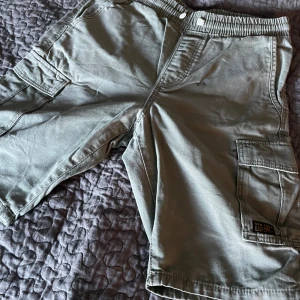 Mörk gröna cargo shorts - Mörk gröna h&m cargo shorts