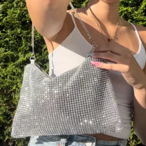Glitter väska  - Paketpris om man köper flera saker från min sida, lägger upp massa nytt nu!💖 Allt doneras 15 aug, köp innan det <3