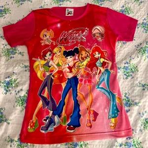 Baby tee - Jättesöt babytee (storlek 122/128) men passar XS!💖