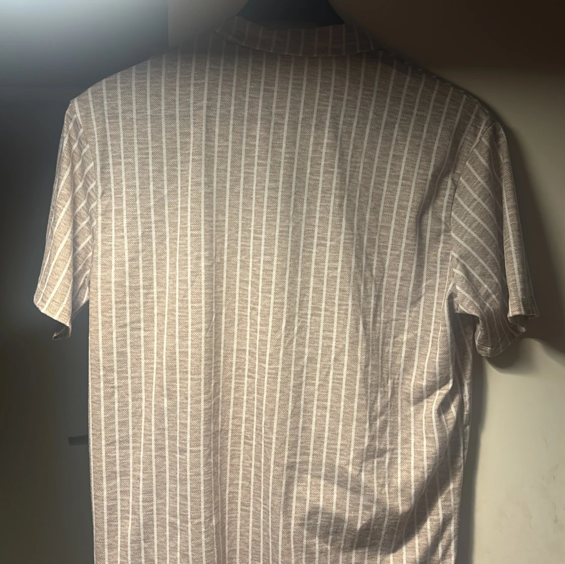 Beige och vit randig skjorta - 90