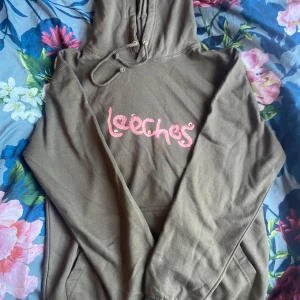 Leeches hoodie- Melanie Martinez  - Köpt 2023 på hennes tour portals men aldrig använt för den var för liten. Den finns heller inte att hitta på hemsidan. (Köpt för 450)