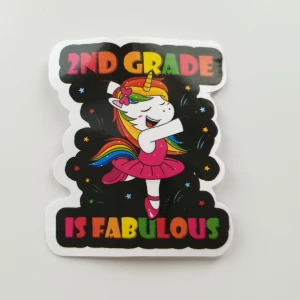Enhörning, 2nd grade is fabulous, klistermärken/stickers  - Klistermärken/stickers Motiv: enhörning med text 2nd grade is fabulous  Antal: 1st  Skick: ny/oanvänd  Kul att använda till pyssel, scrapbooking och annat. Kan tex användas till att dekorera din bärbara dator, skateboard, resväska, etc. 
