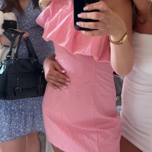 rosa klänning - så snygg rosa klänning från hm, använd max två gånger 