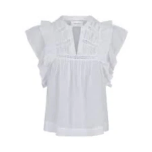 Neo noir blus - Världens finaste blus! Köpte den nån månad sedan och ksnppt använd, kommer hem den 17:de så skriv om ni vill ha egna bilder på den. Utsåld nästan övertalat och köpt för 700 .