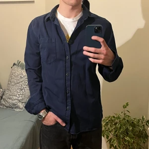 Overshirt Nudie Jeans - Storlek M! ~ Skick: 9/10 ~ Nypris: 2000kr ~ Pris ej hugget i sten ~ Hör av er för frågor!