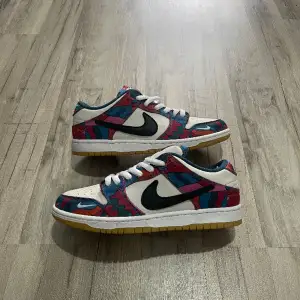 Säljer dessa unika Nike SN dunk parra. Storlek 42, använda max 2 gånger. Pris kan diskuteras 