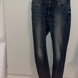 Nudie Jeans ”Brute Knut” - Säljer dessa snygga nudie jeans med slimpassform. Jeansen är använda ett fåtal gånger och har inga defekter. Skriv vid några funderingar⚡️⚡️