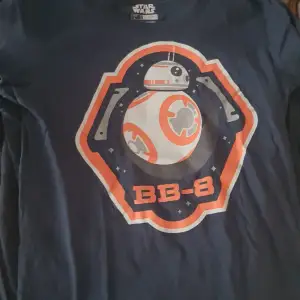 T-Shirt med motiv av BB-8 från Star Wars. Storlek Large