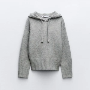 Stickad hoodie - Super fin stickad tröja från zara säljer för har inte användning för den💗💗 Köparen står för frakten