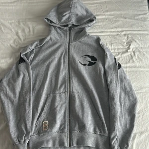 Gasp Hoodie  - Storlek M men är lite större i storleken  Använd cirka 2 gånger  Vid snabb affär kan priset diskuteras 