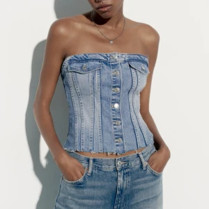 Jeans topp - Zara jeans topp😍Jättefin och aldrig använd💞Säljer för samma pris som jag köpte för🩷