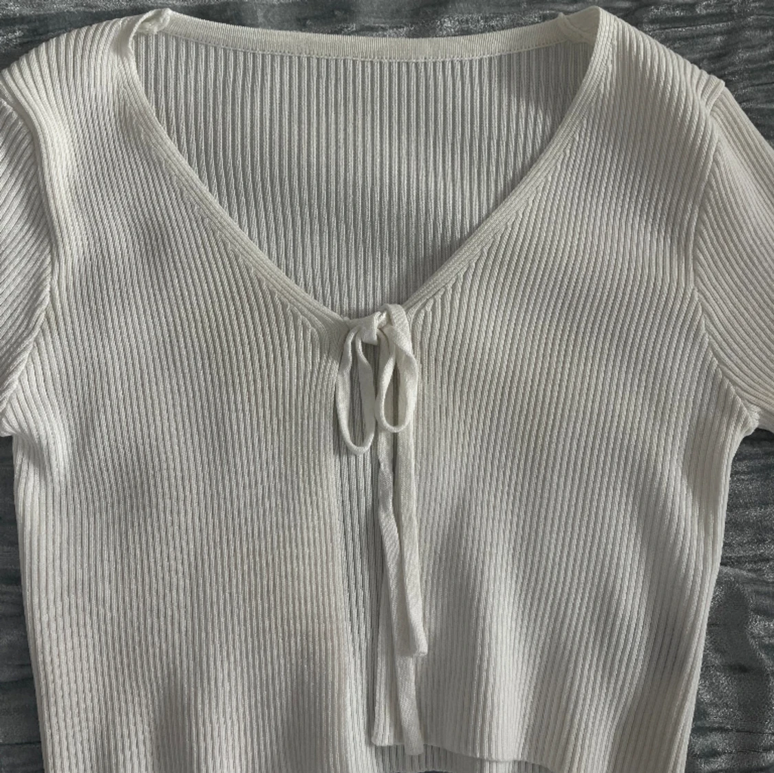 Vit kofta med Knut  - 90