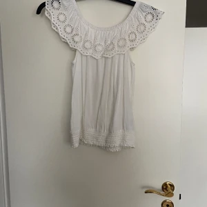 Blus  - Vit söt blus från Cubus. Använt skick!