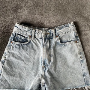 Shorts - Säljer dessa shortsen då jag inte använt dom. Det är ”mid midja”.💖