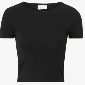 Topp - Säljer denna svarta topp från Gina då den blivit för liten för mig. Har använts ca 5 ggr och är i bra skick. Nypris 149kr.