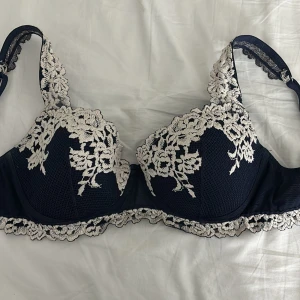 intimissimi bh - bra sick, bara testat den och aldrig kunnat använda(den är tvättad), 75C. Säljer då den är alldeles för liten för mig