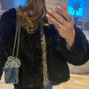 Jacka - Jättestilig svart jacka ifrån HM! 😇 Klär till allt. Ursprungspris: 699 kr