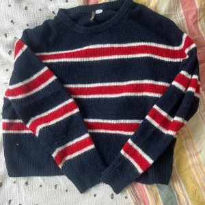 stickad randig - Superfin! Frakt ingår ej.🌻