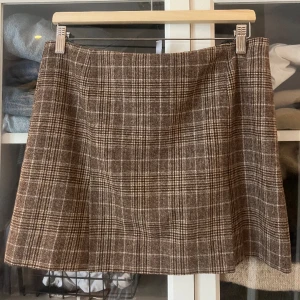 Rutig kjol - Superfint skick! Frakt ingår ej. 🌻