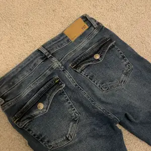 Säljer dessa fina jeans från lager, aldrig använda 