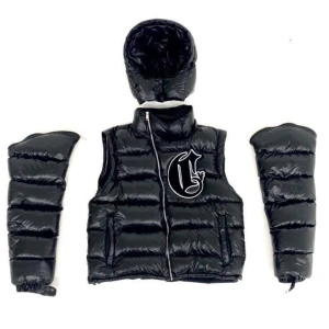 Corvidae jacket! - säljer min sjukt coola corvidae jacka som inte går att köpa längre. I strl xs men stor i storleken så skulle passa xs-m beroende på hur man vill ha passformen. Bra skick då den knappt är använd. Fler bilder går att få! 