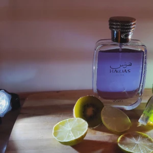 2ml sample av Parfymen rasasi hawas - Ett sample på 2ml av Parfymen rasasi hawas for him som är en fräsch och fruktig sommar doft som passar någon som vill dofta bäst denna sommaren