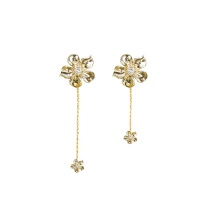 Ioaku örhängen  - Populära ”la fleur” örhängen från ioaku🫶🏻 slutsålda på deras hemsida. Använda några få gånger🫶🏻