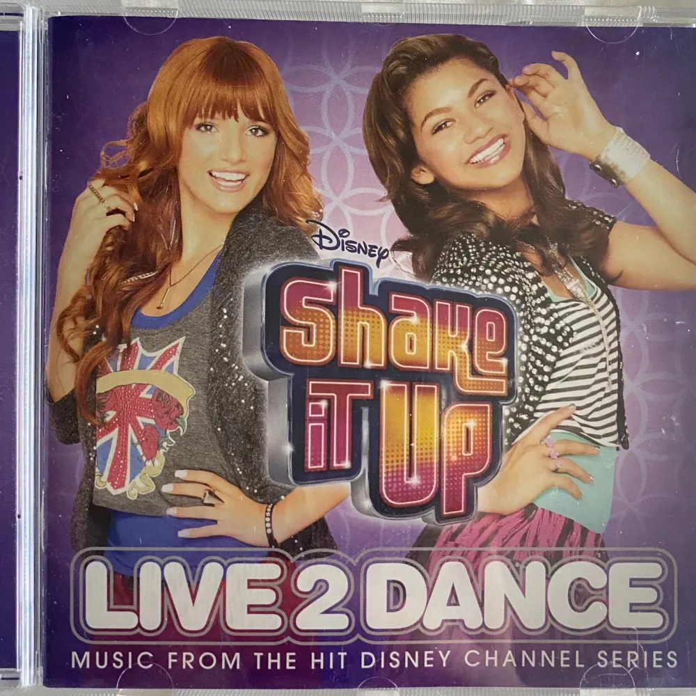 Shake it up CD i bra skick!  Nästan helt ospelad . Övrigt.