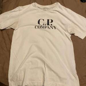 Cp company t-shirt köpt på johnells. Storlek S. Kom pm för mer bilder eller frågor! 