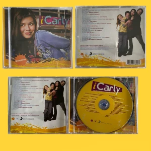 i Carly CD 💿  - I Carly CD-SKIVA i gott skick! Skivan är inte repig men sprickor i fodralet finns men skivan funkar bra! 