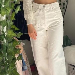 Vita jeans - Vita jeans helt nya med lappen kvar ❤️ 