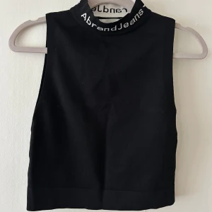 Crop top - Acne-liknande linne