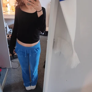 Juicy couture  - Jätte fina juicy byxor, säljer pga de kommer inte till användning.  TRYCK INTE PÅ KÖP NU!! 