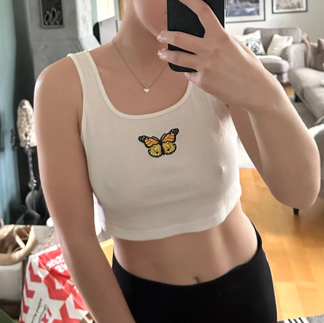 Topp med fjäril