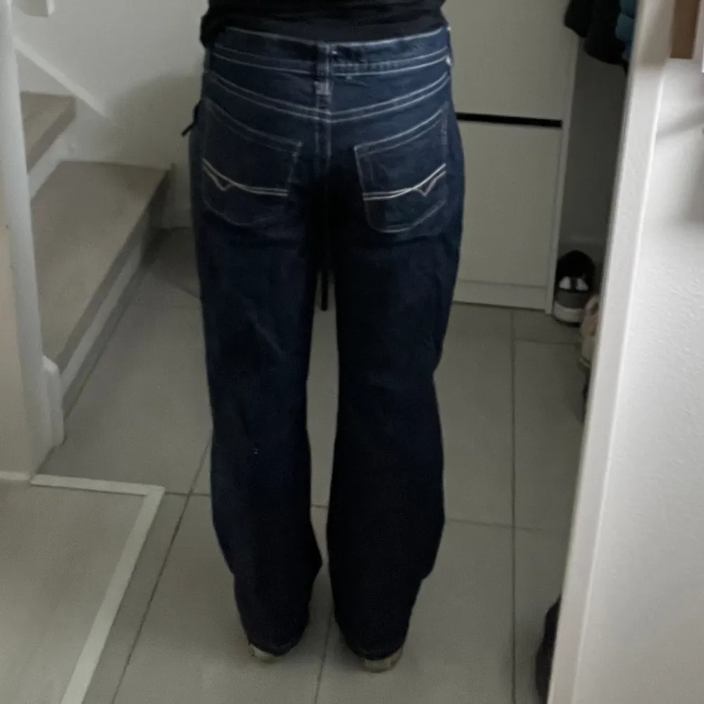 Är i fint skick, oanvända jeans från Urban Outfiters. Jeans & Byxor.