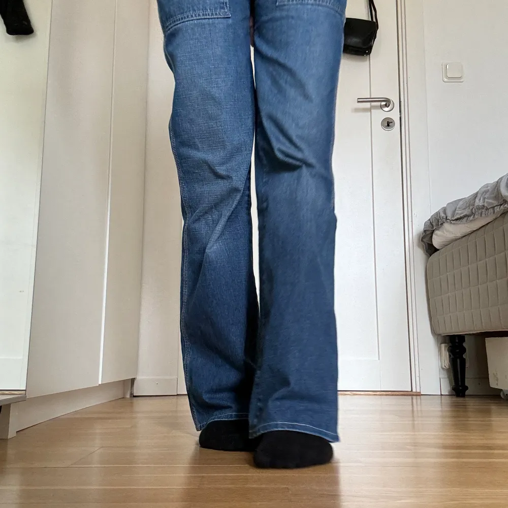 Jeans från Diesel i storlek 34/36 kan nog passa 32. Jeans & Byxor.