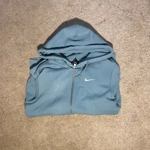 Begagnad Nike hoodie i bra skick 