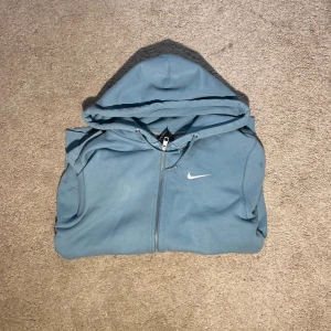 Nike hoodie blå - Begagnad Nike hoodie i bra skick 