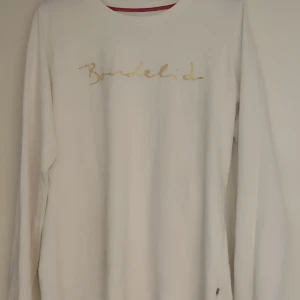 Bondelid tröja  - Vit välvårdad Bondelidtröja lagom lös passform