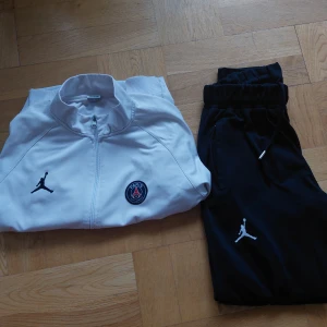 Psg Tracksuit  - Säljer nu min psg tracksuit för att jag har växt ut den, skriv till mig om ni vill ha mera bilder👍👍