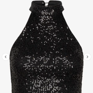 Halterneck topp  - Säljer denna superfina halterneck toppen som endast är använd en gång ❤️