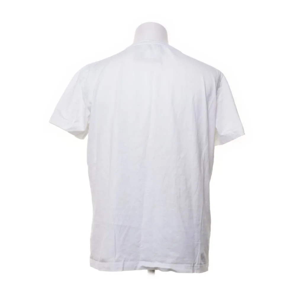 Jag säljer min extremt eftertraktade T-shirt från dondup,  Stl XL passar mer L Väldigt bra skick!  Ny pris runt 1200💸. T-shirts.