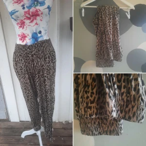 Leopard mjukisbyxor stl s - Fina leopard mjukisbyxor inget att anmärka på.  Storlek S 