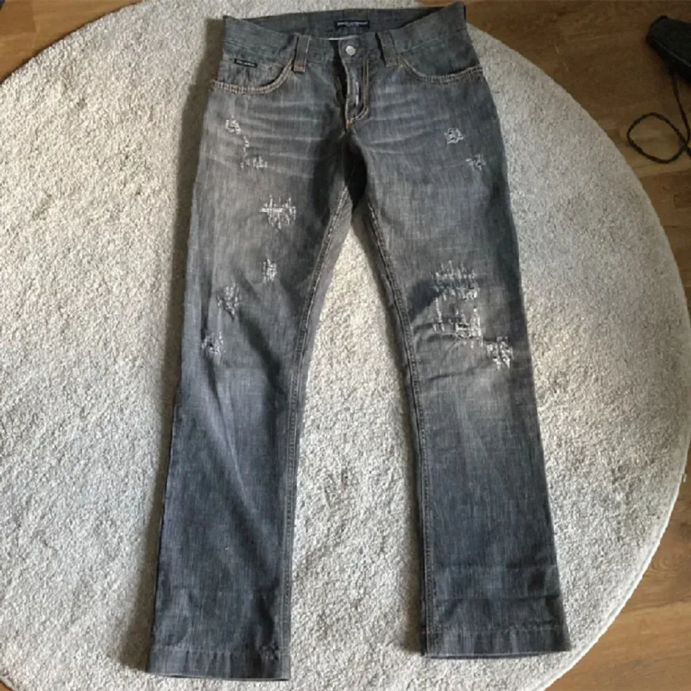 As coola D&G jeans. Riktigt snygga detaljer och jätte bra skick. Skriv om du undrar nått :) . Jeans & Byxor.