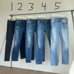 5 par Dondup jeans som vuxits ur. Bra skick utan skador eller fläckar. Nypris ca 3000kr per byxa. Mitt pris 600kr per byxa.  Se bilder för storlekar.  Byxa 1,2,3 & 5 är modellen George medans 4 är limited edition med liknande passform. 